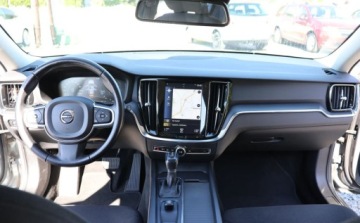 Volvo V60 II  Kombi 2.0 D3 150KM 2019 Volvo V60 NAVIGACJA, Grzane Fotele, Multifunkcja, Tempomat, Czujniki, Auto, zdjęcie 12