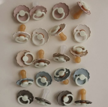 Соска Night FRIGG Daisy, резиновая, 6м+ Французский Серый