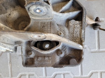 NOSNÍK NÁPRAVNICE PŘEDNÍ ULOŽENÍ MOTORU JAGUAR XK XKR XK8 4.0 V8 SUPERCHARGED