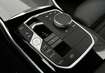 BMW Seria 3 G20-G21 Touring 2.0 330e 292KM 2022 BMW Seria 3 Naped 4x4 Hak Lopatki FV 23 2.0 Hybryda Plug-in 292KM, zdjęcie 14