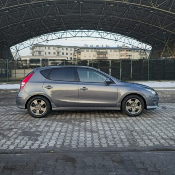 Hyundai i30 I Hatchback 1.4 109KM 2010 Hyundai i30 1.4 Blue Classic, zdjęcie 19