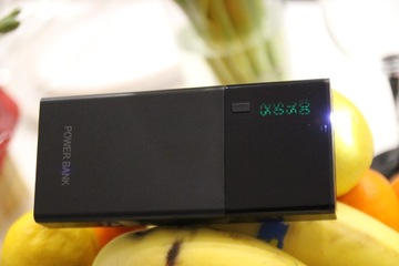 Мощный черный аккумулятор Powerbank 50000 мАч, 3xUSB, ЖК-фонарик