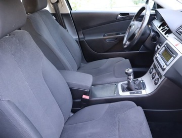 Volkswagen Passat B6 Sedan 2.0 TDI 140KM 2008 VW Passat 2.0 TDI, Klima, Klimatronic, El. szyby, zdjęcie 8