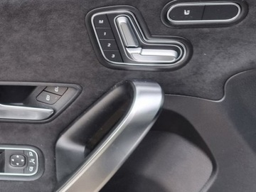 Mercedes Klasa A W177/V177 Hatchback Facelifting 1.3 200 163KM 2025 MERCEDES-BENZ A Klasa 200 AMG Line 1.3 (163KM) 2025, zdjęcie 13