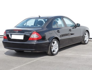 Mercedes Klasa E W211 Sedan W211 1.8 (200 Kompressor) 184KM 2007 Mercedes E E 200 Kompressor, GAZ, Automat, Skóra, zdjęcie 1