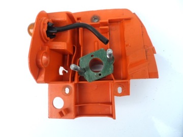 Stihl FS 400 / 450 / 480 Korpus gaźnika Podstawa Króciec
