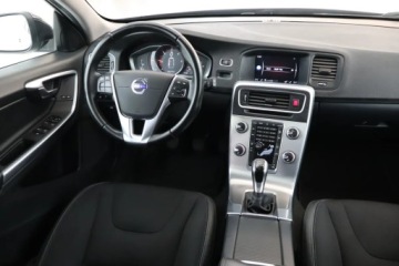 Volvo V60 I Kombi Facelifting 2.0 D2 DRIVE-E 120KM 2016 Volvo V60 D2 2.0, Skóra, Navi, Xenon, Bi-Xenon, zdjęcie 6