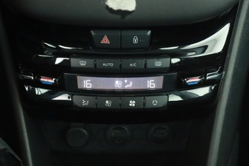 Peugeot 208 I Hatchback 3d 1.4 VTI 95KM 2013 Peugeot 208 1.4 VTi, Salon Polska, 1. Właściciel, zdjęcie 9