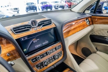 Bentley Bentayga 2021 Bentley Bentayga V8 2021, Bezwypadkowy 4.0 Benzyna 542KM, zdjęcie 16