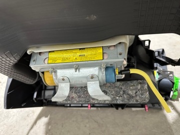 ДАТЧИК РЕМНЕЙ БЕЗОПАСНОСТИ КОНСОЛЬ TOYOTA YARIS II НА ПРИБОРНОЙ ПАНЕЛИ