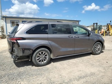 Toyota Sienna III 2021 Toyota Sienna XLE 2021 2.5l 2.5 Hybryda 245KM, zdjęcie 3