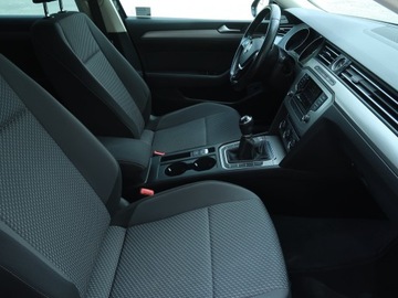 Volkswagen Passat B8 Variant 1.6 TDI BlueMotion SCR 120KM 2016 VW Passat 1.6 TDI, Salon Polska, Klima, zdjęcie 8