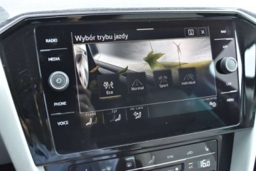 Volkswagen Passat B8 Variant Facelifting 1.5 TSI EVO 150KM 2022 Volkswagen Passat Variant SalonPL 1.5 TSI 150KM DSG Combi HAK Elegance pod, zdjęcie 22