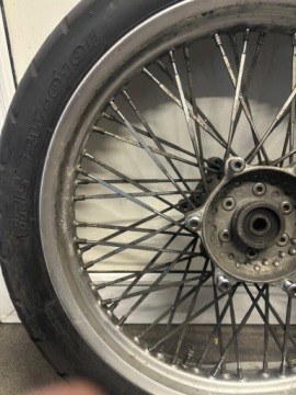Suzuki GV 700 Madura Переднее колесо