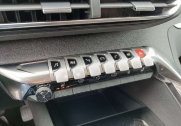 Peugeot 3008 II Crossover 1.2 PureTech 130KM 2017 Peugeot 3008 Bezwypadkowy - serwis - wersja Allure 1.2 Benzyna 131KM, zdjęcie 32