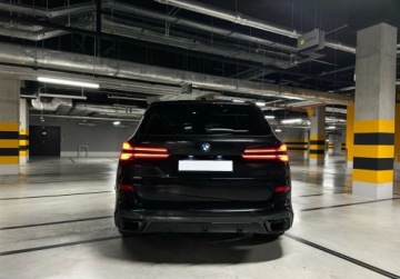 BMW X5 G05 SUV Facelifting 3.0 30d 298KM 2025 BMW X5 xDrive30d, Pneumatyka, Panorama, 22 cale, Hak, Innowacji, Comfort P, zdjęcie 3