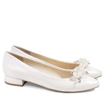 BRILU BALERINKI Z KWIATAMI I PEREŁKAMI BIAŁE 38