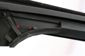 BMW F30 Уплотнитель стекла задний правый 7258328