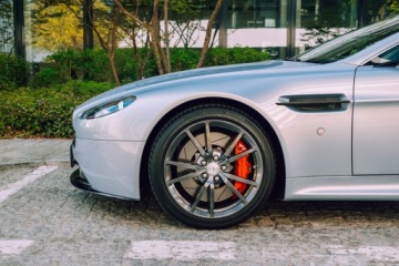 Aston Martin 2015 Aston Martin V8 Vantage, zdjęcie 4