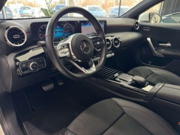 Mercedes Klasa A W177/V177 Hatchback Plug-In 1.3 250e 218KM 2020 Mercedes-Benz Klasa A AMG Line Plug In Fotele kubelkowe Nawigacja Kame, zdjęcie 6