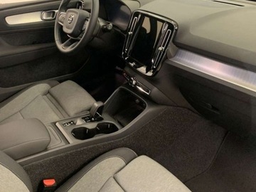 Volvo XC40 2026 VOLVO XC40 B4 Plus Dark Suv 2.0 (197KM) 2025, zdjęcie 9