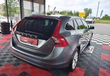 Volvo V60 I Kombi Facelifting 2.0 D3 DRIVE-E 150KM 2015 Volvo V60 Volvo V60 I Zadbane Zarejestrowane 2.0 Diesel 150KM, zdjęcie 6