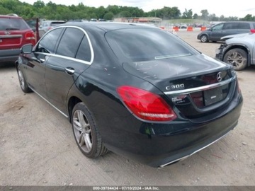 Mercedes Klasa C W205 2015 Mercedes-Benz Klasa C 2015 Mercedes-Benz C-Class 4dr Sdn C 300 Luxury 4MAT, zdjęcie 2