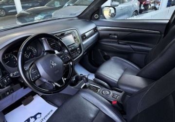 Mitsubishi Outlander III SUV Facelifting 2015 2.0 MIVEC 150KM 2015 Mitsubishi Outlander 2.0 150KM Intense 4WD CVT Salon PL 7-os 2.0 Benzyna, zdjęcie 4