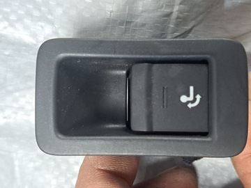 PRZYCISK PRZEŁACZNIK HAKA AUDI A4 B9 8W0959511