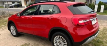 Mercedes GLA I Off-Roader Facelifting 1.6 200 156KM 2018 Mercedes-Benz GLA Mercedes-Benz GLA 200 7G-DCT Peak Edition 1.6 Benzyna, zdjęcie 2