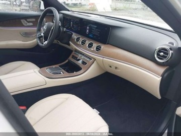 Mercedes Klasa E W214 2023 Mercedes-Benz Klasa E 350, 2023r., 4x4, 2.0L 2.0 Benzyna 255KM, zdjęcie 8