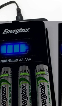 ЗАРЯДНОЕ УСТРОЙСТВО AA AAA R6 R3 +4 батарейки типа AA