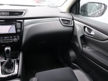 Nissan Qashqai II Crossover 1.2 DIG-T 115KM 2017 Nissan Qashqai 1.2 DIG-T, Automat, Navi, Klima, zdjęcie 7