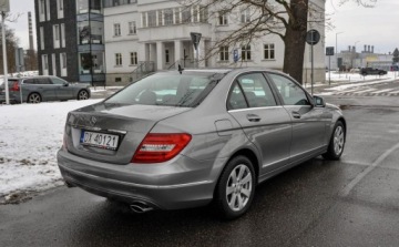 Mercedes Klasa C W204 Limuzyna 3.5 350 4MATIC 306KM 2012 Mercedes-Benz Klasa C 3,5 (306KM) 2012 r. Lift Automat 4Matic 3.5 Benzyna, zdjęcie 2
