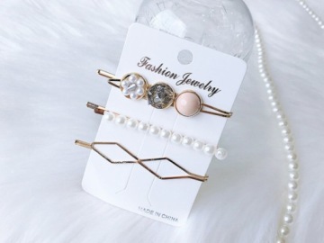 Zestaw złotych wsuwek do włosów z perłami Rózowy