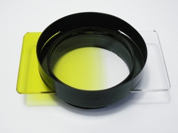 Желтый полуфильтр с монтажным кольцом диаметром 51 мм.