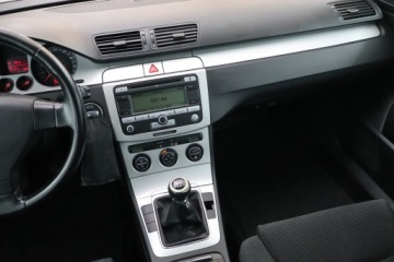 Volkswagen Passat B6 Variant 1.9 TDI PDE 105KM 2007 VW Passat 1.9 TDI, Klima, Klimatronic, Tempomat, zdjęcie 7