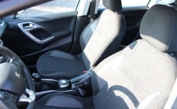 Peugeot 2008 I SUV Facelifting 1.2 PureTech 82KM 2019 Peugeot 2008 1.2B 83KM klimatronik zarejestrowany zadbany 1.2 Benzyna 83KM, zdjęcie 25