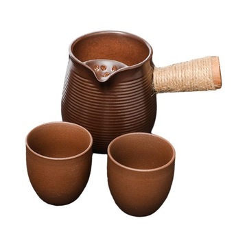 Ceramiczny dzbanek do herbaty z luźnymi liśćm
