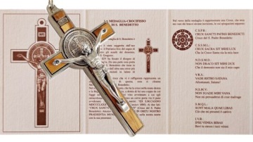 БЕНЕДИКТИНСКИЙ КРЕСТ БЕНЕДИКТА, ОЛИВКОВОЕ ДЕРЕВО, 7,5 см.