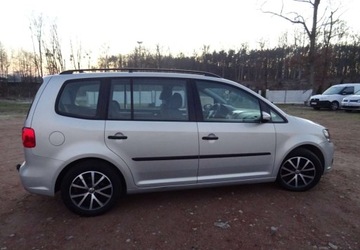 Volkswagen Touran II 2011 Volkswagen Touran 1.6tdi,7 osob,klima,dwa kluczyki,oplacony gotowy do reje, zdjęcie 4