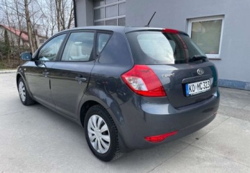 Kia Ceed I Hatchback 5d Facelifting 1.4 DOHC CVVT 90KM 2010 Kia Ceed Kia Ceed 1.4 CVVT Attract 1.4 Benzyna 90KM, zdjęcie 4