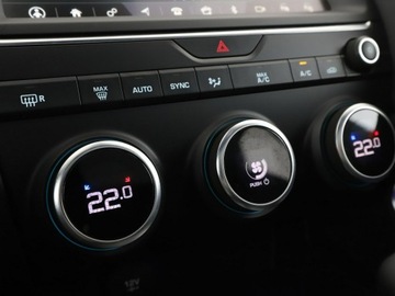 Jaguar E-Pace SUV 2.0 i4P 200KM 2019 Jaguar E-Pace 2.0T R-Dynamic HSE AWD Panorama Navi, zdjęcie 26