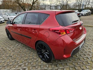 Toyota Auris II Hatchback 5d 1.8 HSD 136KM 2013 Toyota Auris 1,8 Hybryda 136KM automat kamera, zdjęcie 2