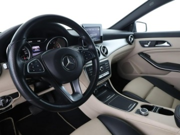 Mercedes CLA C117 Shooting Brake 1.6 180 122KM 2016 Mercedes CLA 180 automat skóra klima auto navi, zdjęcie 13