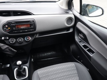 Toyota Yaris III Hatchback 5d Facelifting 1.0 VVT-i 69KM 2015 Toyota Yaris 1.0 VVT-i, Salon Polska, Klima, zdjęcie 7