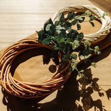 Белый плетеный венок для украшения дверей, столов, окон, стен, 25 см.