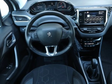 Peugeot 2008 I SUV Facelifting 1.2 PureTech 82KM 2018 Peugeot 2008 1.2 PureTech, Salon Polska, zdjęcie 6