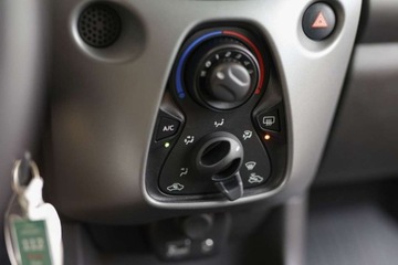 Toyota Aygo II Hatchback 3d Facelifting 1.0 VVT-i 72KM 2019 Toyota Aygo 1.0 VVT-i X-play czujniki parkowania Benzyna 72KM, zdjęcie 21