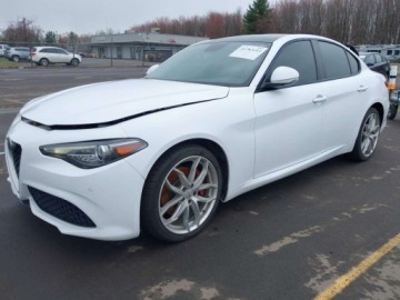 Alfa Romeo Giulia II Sedan 2.0 TBi 280KM 2019 Alfa Romeo Giulia 2019 ALFA ROMEO GIULIA TI SPORT AWD 2.0 Benzyna 280KM, zdjęcie 2
